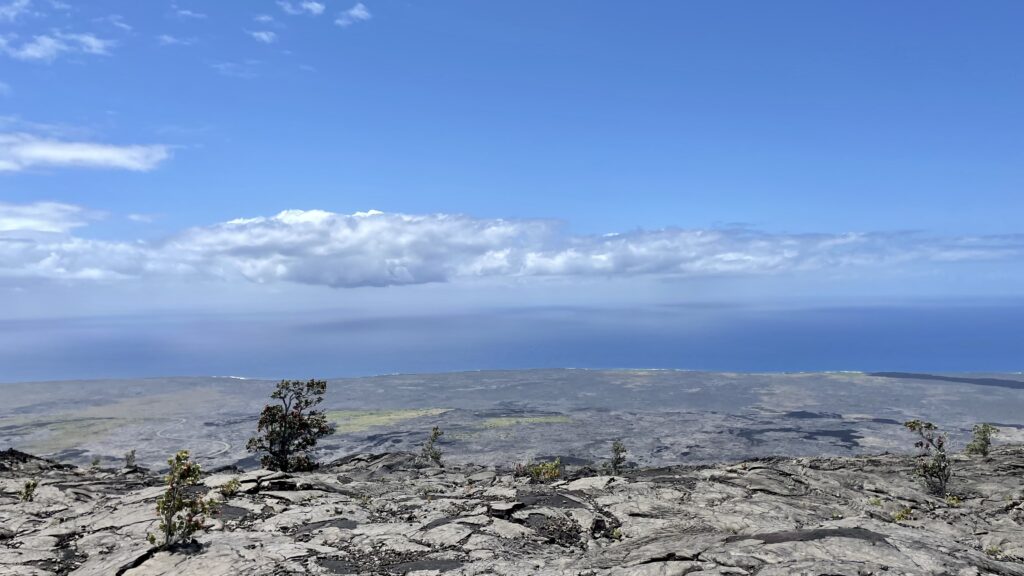 ハワイ島溶岩台地からの展望