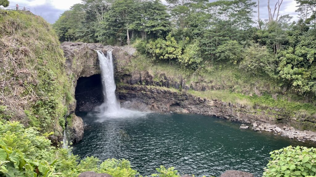ハワイ島 レインボーホールズ 虹の滝